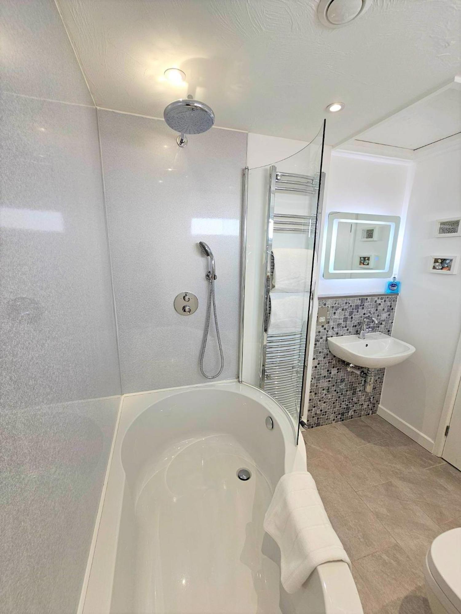 Bosun'S Cottage Luxury Stay In The Heart Of Town Weymouth Exteriör bild